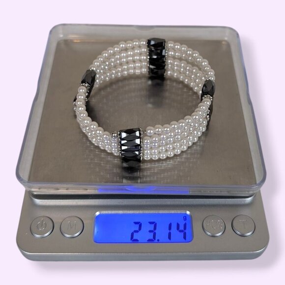 V. Faux Pearl Magnetic Wrap Bracelet - Picture 4 of 4